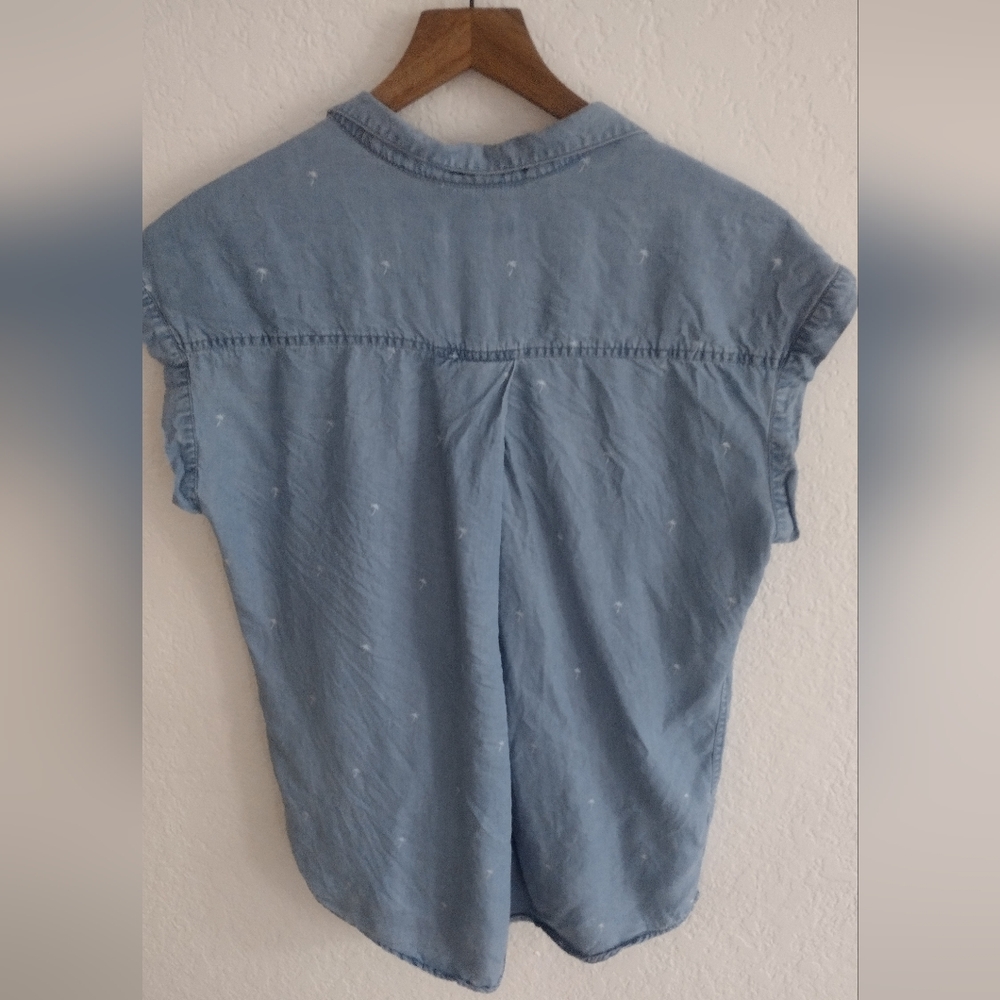 JACHS Girlfriend Blue Denim Button-Up Shirt - Picture 6 of 6